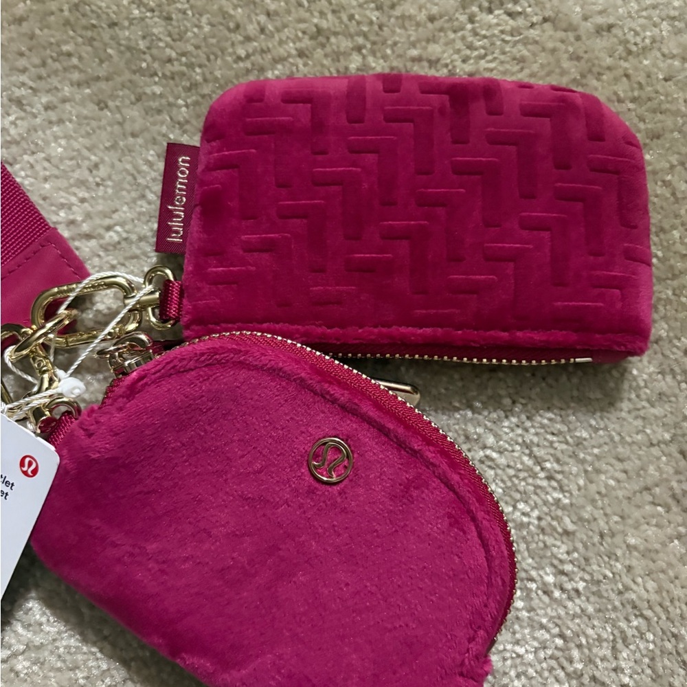Lululemon dual pouch wristlet NWT Berry Rumble Velvet monogram - Picture 3 of 4